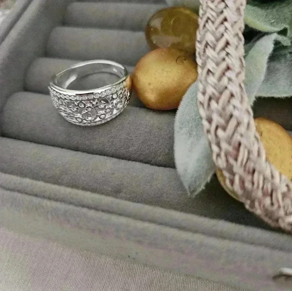 Luxury 925 sterling silver, cute charm, ring mesh design size 9. - Picture 2 of 4
